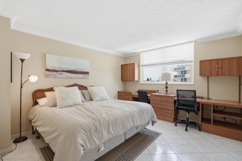 Condo in Hollywood, Florida, 2 bedrooms № 2173898 - photo 27