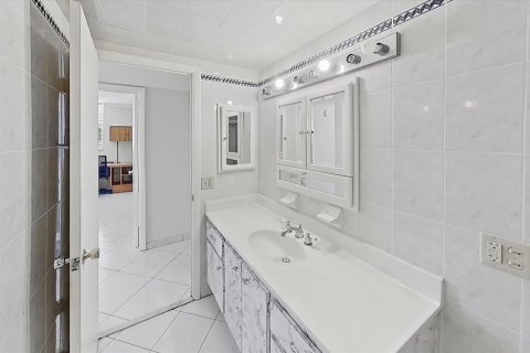 Condo in Hollywood, Florida, 2 bedrooms № 2173898 - photo 26