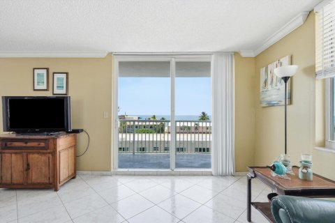 Condo in Hollywood, Florida, 2 bedrooms № 2173898 - photo 12