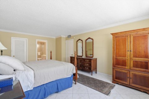 Condo in Hollywood, Florida, 2 bedrooms № 2173898 - photo 24