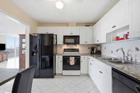 Condo in Hollywood, Florida, 2 bedrooms № 2173898 - photo 19