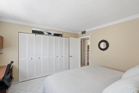 Condo in Hollywood, Florida, 2 bedrooms № 2173898 - photo 29