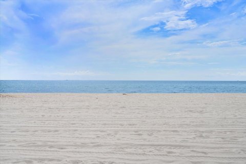 Condo in Hollywood, Florida, 2 bedrooms № 2173898 - photo 5