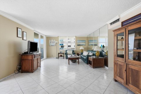 Condo in Hollywood, Florida, 2 bedrooms № 2173898 - photo 8