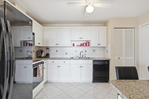 Condo in Hollywood, Florida, 2 bedrooms № 2173898 - photo 18