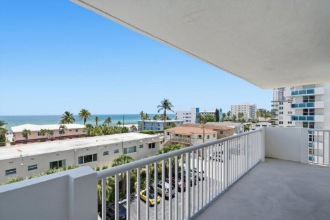 Condo in Hollywood, Florida, 2 bedrooms № 2173898 - photo 14