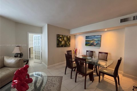 Copropriété à vendre à Miami, Floride: 2 chambres, 91.97 m2 № 2428415 - photo 11