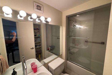 Copropriété à vendre à Miami, Floride: 2 chambres, 91.97 m2 № 2428415 - photo 9