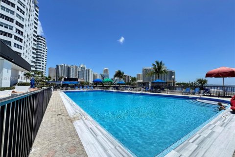 Copropriété à vendre à Miami, Floride: 2 chambres, 91.97 m2 № 2428415 - photo 24