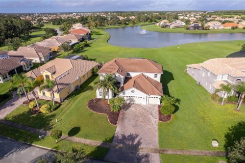 House in BELLALAGO in Kissimmee, Florida 6 bedrooms, 337.79 sq.m. № 2217569 - photo 4