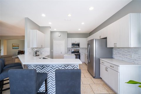 House in BELLALAGO in Kissimmee, Florida 6 bedrooms, 337.79 sq.m. № 2217569 - photo 13