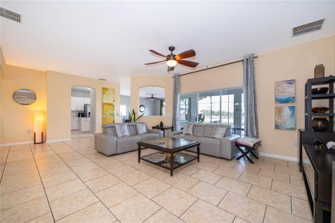 House in BELLALAGO in Kissimmee, Florida 6 bedrooms, 337.79 sq.m. № 2217569 - photo 8