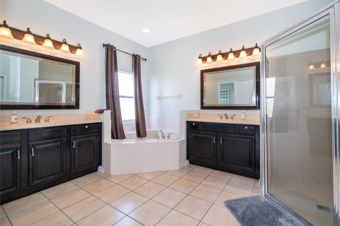 House in BELLALAGO in Kissimmee, Florida 6 bedrooms, 337.79 sq.m. № 2217569 - photo 20