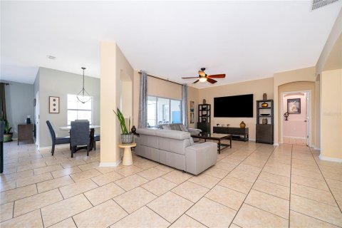 House in BELLALAGO in Kissimmee, Florida 6 bedrooms, 337.79 sq.m. № 2217569 - photo 7