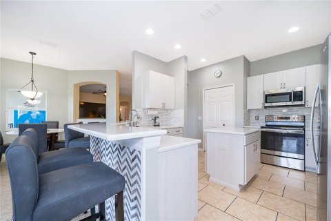 House in BELLALAGO in Kissimmee, Florida 6 bedrooms, 337.79 sq.m. № 2217569 - photo 12