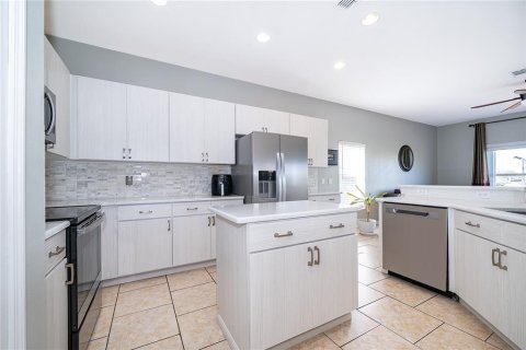 House in BELLALAGO in Kissimmee, Florida 6 bedrooms, 337.79 sq.m. № 2217569 - photo 14