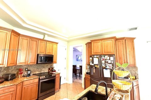 Villa ou maison à vendre à Port St. Lucie, Floride: 4 chambres, 270.25 m2 № 2075380 - photo 8