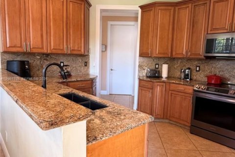 Villa ou maison à vendre à Port St. Lucie, Floride: 4 chambres, 270.25 m2 № 2075380 - photo 10