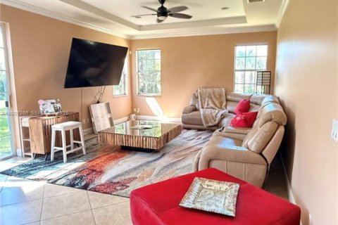 Villa ou maison à vendre à Port St. Lucie, Floride: 4 chambres, 270.25 m2 № 2075380 - photo 5