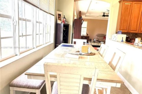 Villa ou maison à vendre à Port St. Lucie, Floride: 4 chambres, 270.25 m2 № 2075380 - photo 6
