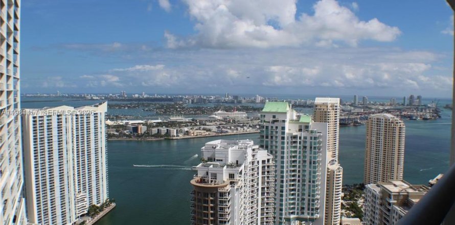 Кондоминиум с 1 спальней в Майами, Флорида № 2050818