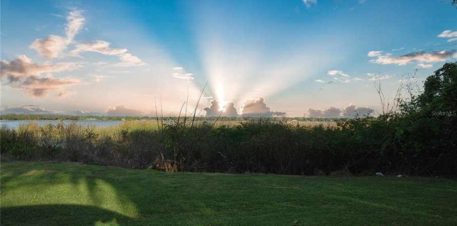 Terreno en Leesburg, Florida № 1062699