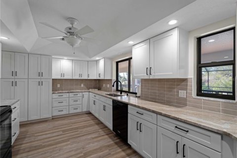 House in Port Charlotte, Florida 4 bedrooms, 234.49 sq.m. № 1509394 - photo 5