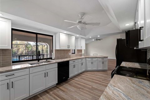 House in Port Charlotte, Florida 4 bedrooms, 234.49 sq.m. № 1509394 - photo 4