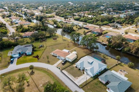 House in Port Charlotte, Florida 4 bedrooms, 234.49 sq.m. № 1509394 - photo 2
