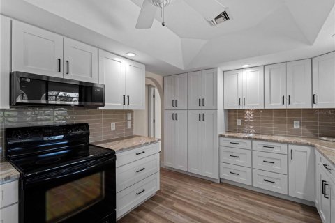 House in Port Charlotte, Florida 4 bedrooms, 234.49 sq.m. № 1509394 - photo 6