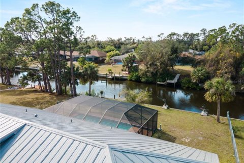 House in Port Charlotte, Florida 4 bedrooms, 234.49 sq.m. № 1509394 - photo 3