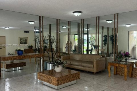 Condo in North Miami Beach, Florida, 1 bedroom  № 2024660 - photo 3