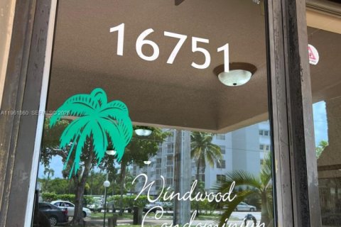 Condo in North Miami Beach, Florida, 1 bedroom  № 2024660 - photo 2