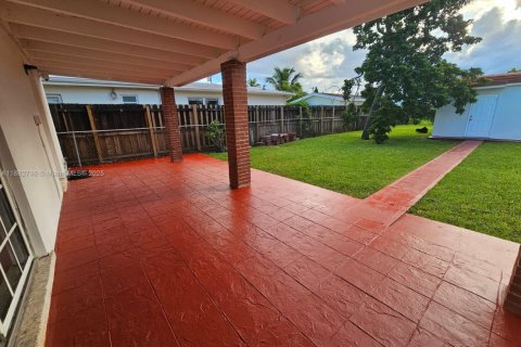 Casa en alquiler en Miami, Florida, 4 dormitorios, 128.39 m2 № 1929560 - foto 14