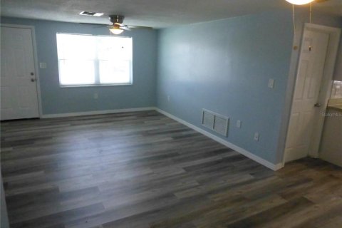 Villa ou maison à louer à Port Richey, Floride: 2 chambres, 79.9 m2 № 2436718 - photo 7
