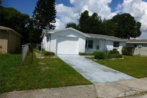 Villa ou maison à louer à Port Richey, Floride: 2 chambres, 79.9 m2 № 2436718 - photo 3