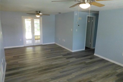 Villa ou maison à louer à Port Richey, Floride: 2 chambres, 79.9 m2 № 2436718 - photo 9