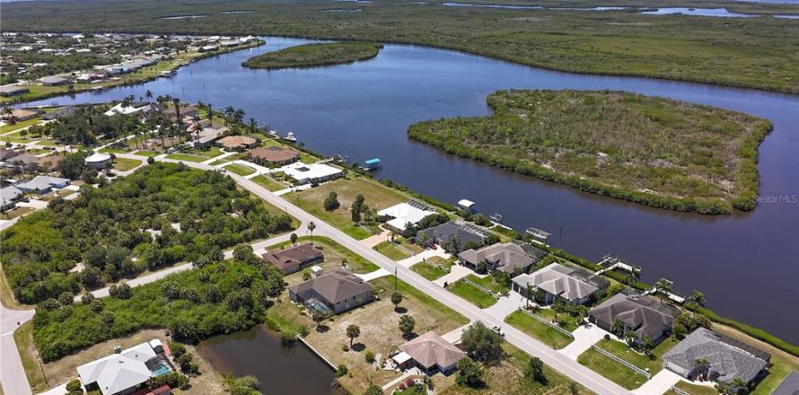 Land in Port Charlotte, Florida № 2092717