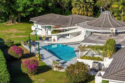 Casa en Pinecrest, Florida 5 dormitorios, 439.52 m2 № 2030273