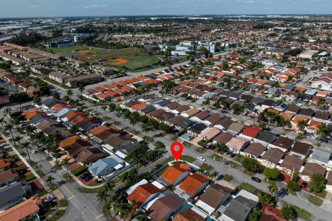 Casa en venta en Hialeah Gardens, Florida, 3 dormitorios, 106.28 m2 № 1984422 - foto 26