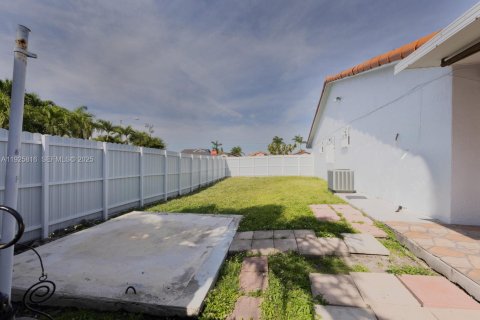 Casa en venta en Hialeah Gardens, Florida, 3 dormitorios, 106.28 m2 № 1984422 - foto 20
