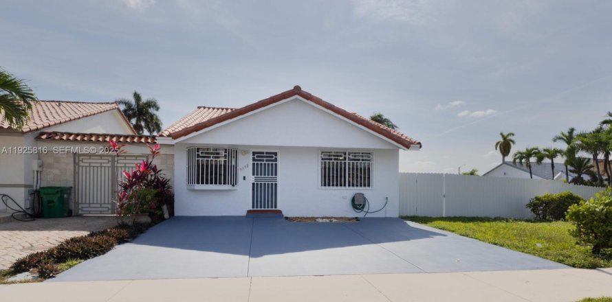Casa en Hialeah Gardens, Florida 3 dormitorios, 106.28 m2 № 1984422