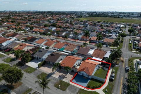 Casa en venta en Hialeah Gardens, Florida, 3 dormitorios, 106.28 m2 № 1984422 - foto 22