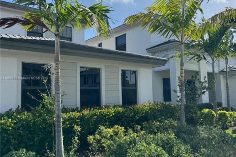 House in Miramar, Florida 5 bedrooms, 314.1 sq.m. № 1794456 - photo 3