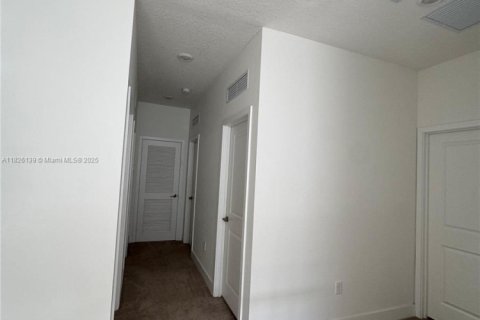 House in Miramar, Florida 5 bedrooms, 314.1 sq.m. № 1794456 - photo 25