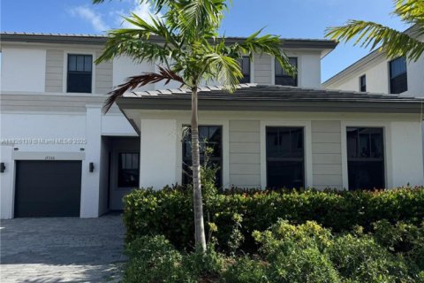 House in Miramar, Florida 5 bedrooms, 314.1 sq.m. № 1794456 - photo 1