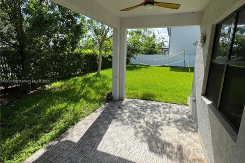 House in Miramar, Florida 5 bedrooms, 314.1 sq.m. № 1794456 - photo 15