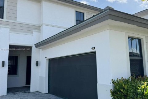 House in Miramar, Florida 5 bedrooms, 314.1 sq.m. № 1794456 - photo 6