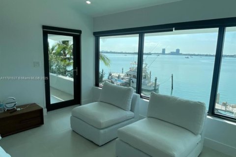 House in North Bay Village, Florida 5 bedrooms № 1731346 - photo 23