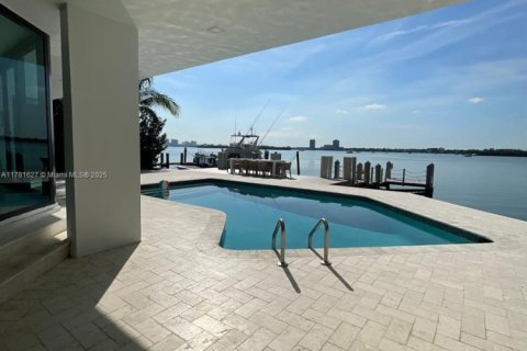 House in North Bay Village, Florida 5 bedrooms № 1731346 - photo 29